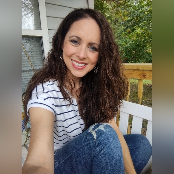 Meet your Posher, Trisha - Picture 1 of 7